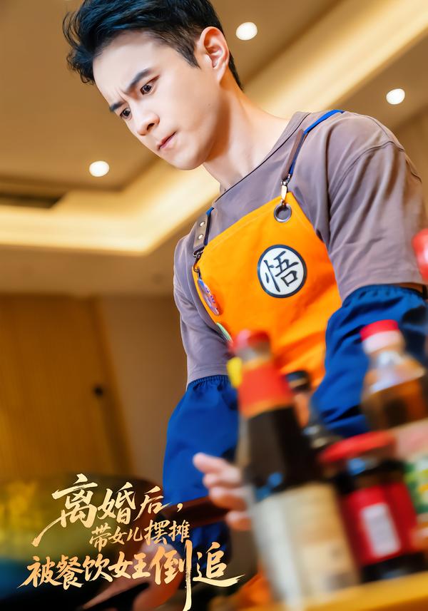 離婚后，帶女兒擺地攤被餐飲女王倒追(全集)